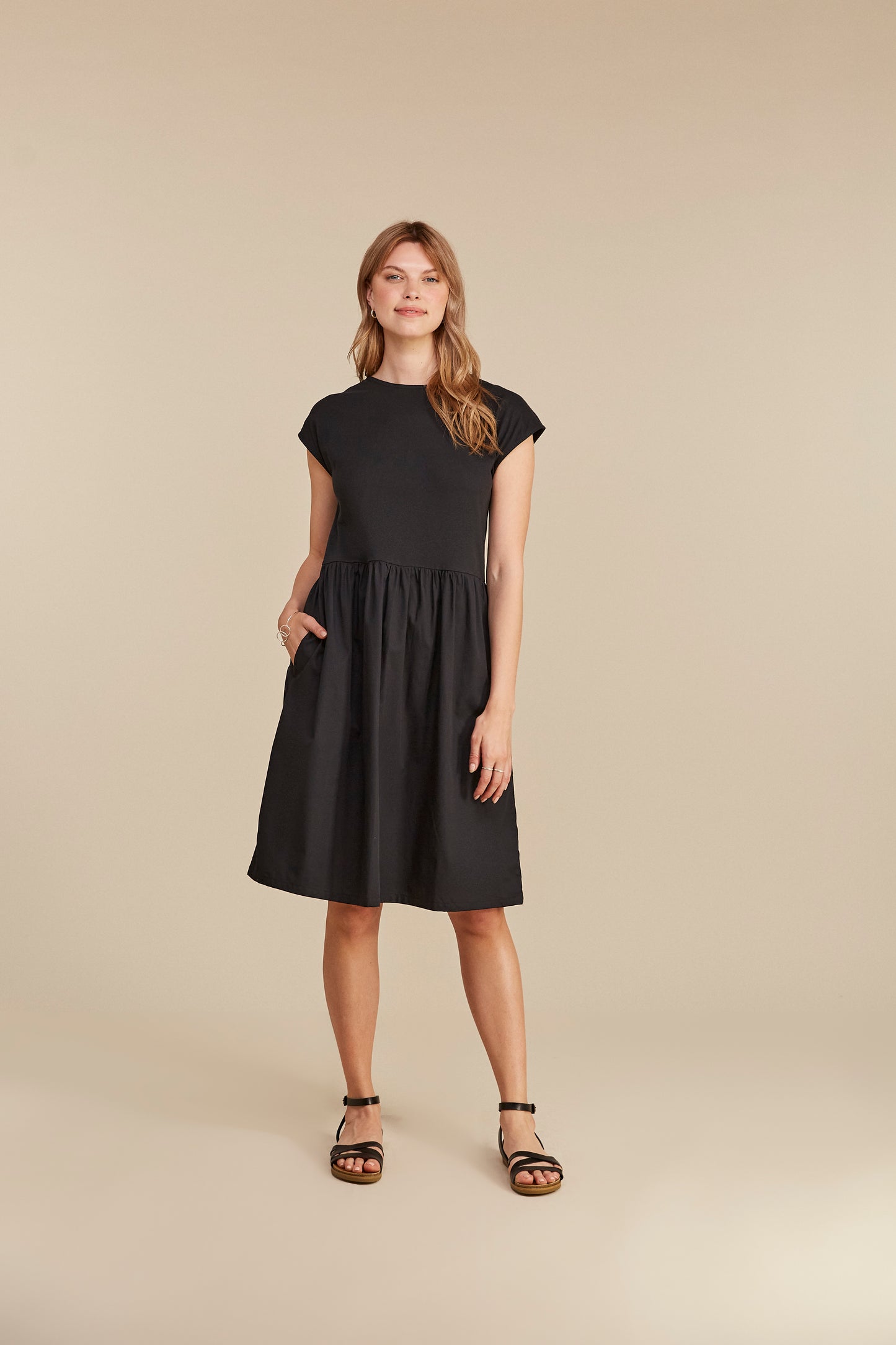 Carol mekko, musta XS, L