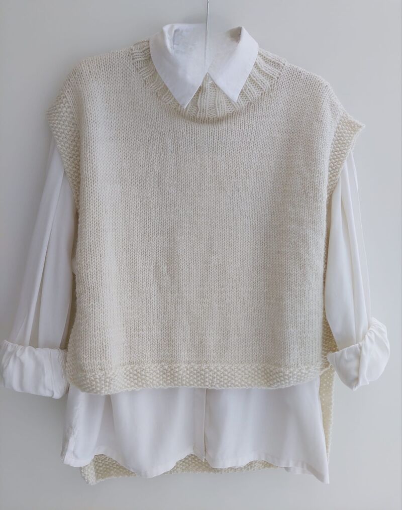 Neuleliivi valkoinen tai beige