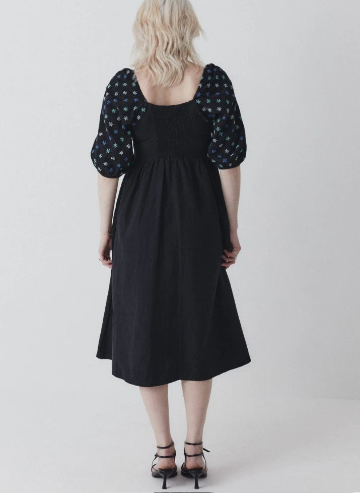 Belle mekko, musta