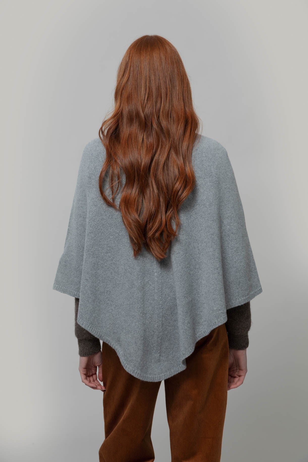 Kashmir poncho, vaalea harmaa